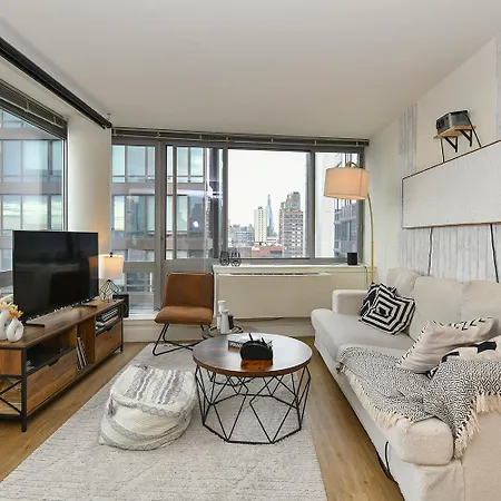 Modern Times Square 1 Bedroom Retreat